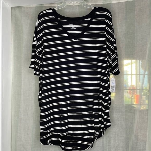 Time and Tru | Tops | Time And Tru V Neck Tee Xl 618 Black And White ...